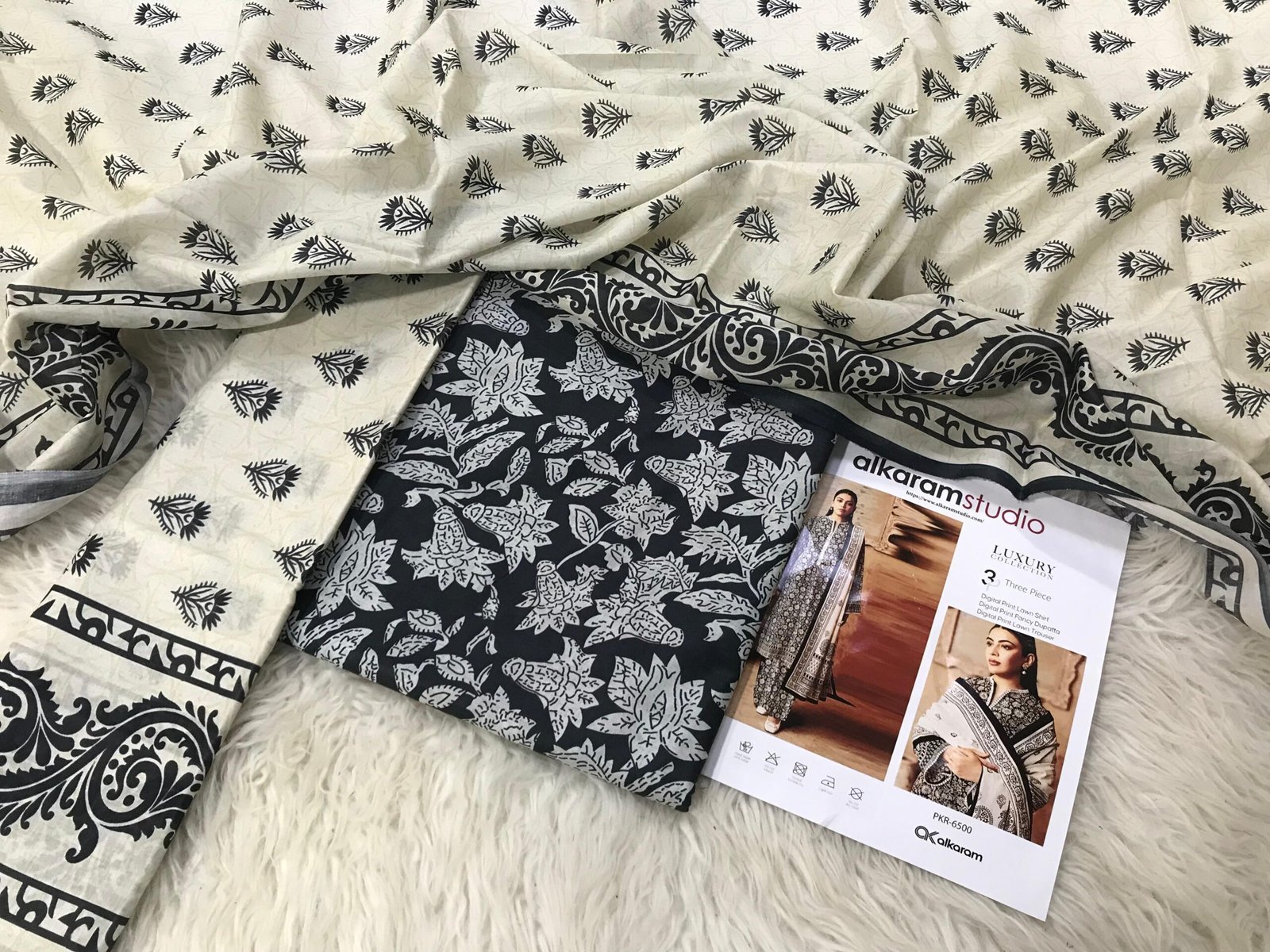 Alkaram 3PC Printed Lawn Eid Suit 2025 | Voil Lawn Dupatta - Image 2